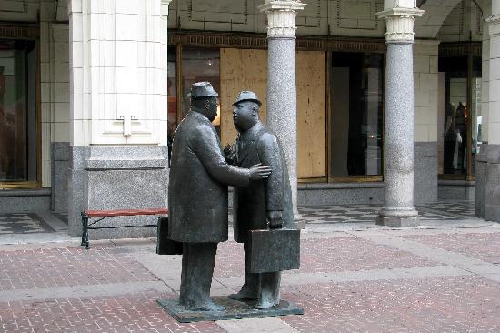 Photo of sculpture, The Conversation by William McElcheran