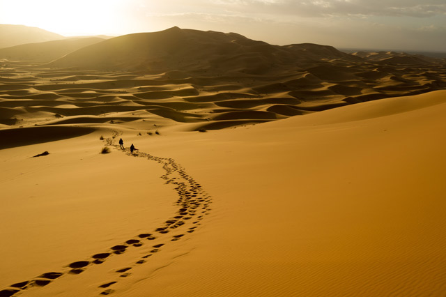 A path in a desert towards the sun.